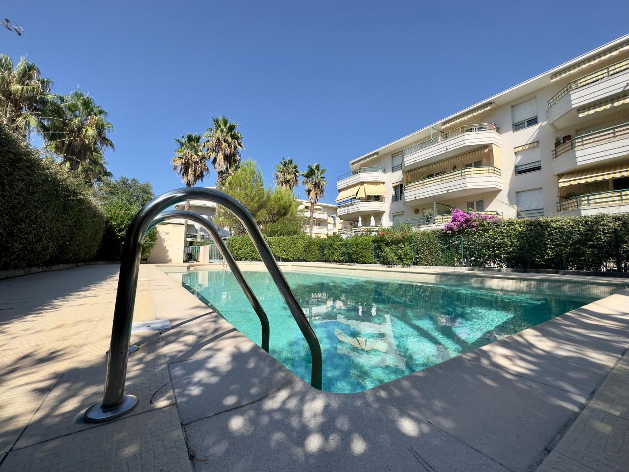 Regent Cote D'Azur Air-Conditioned, Pool, Garden & Parking Вільнев-Лубе Екстер'єр фото