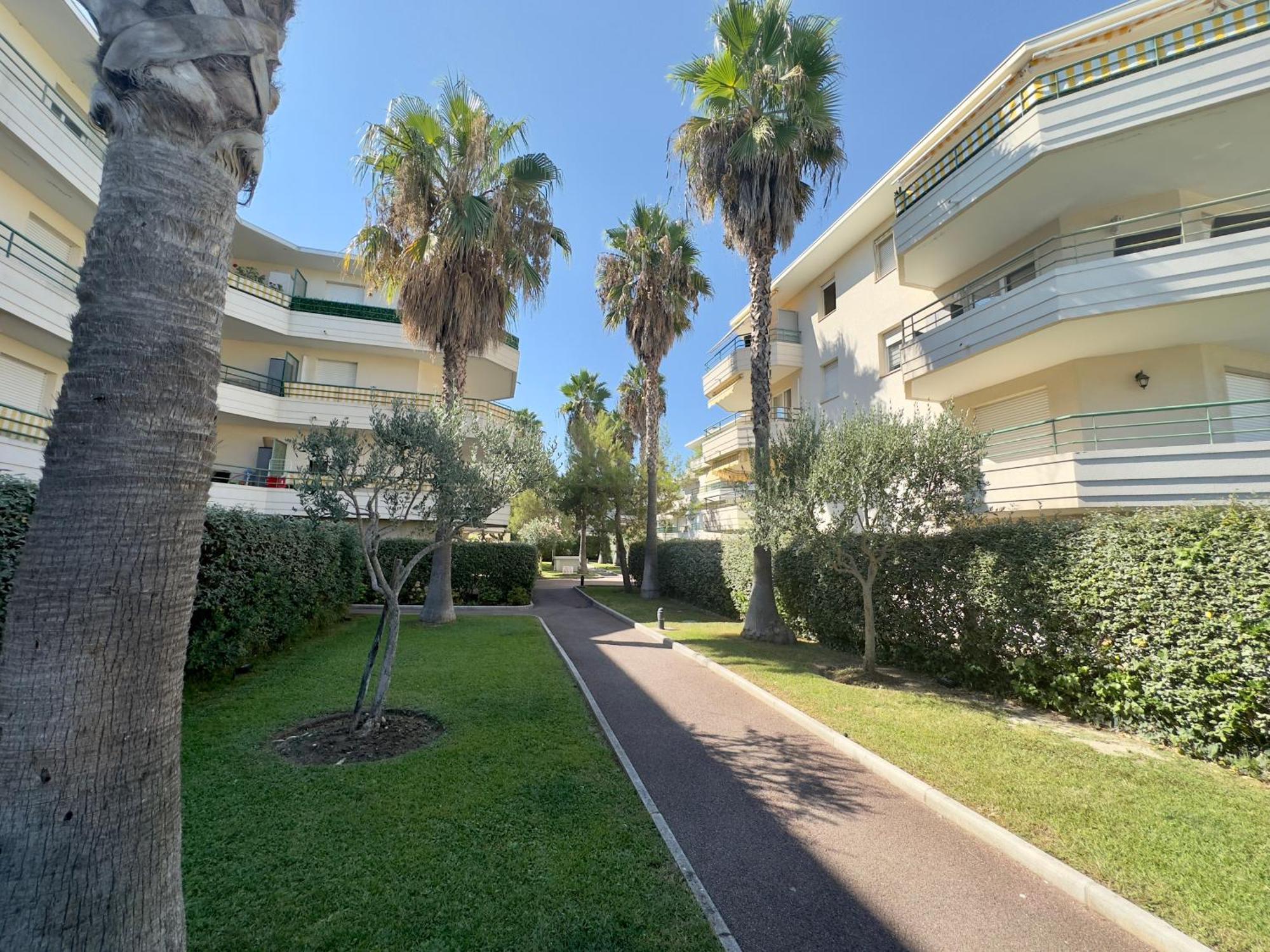 Regent Cote D'Azur Air-Conditioned, Pool, Garden & Parking Вільнев-Лубе Екстер'єр фото