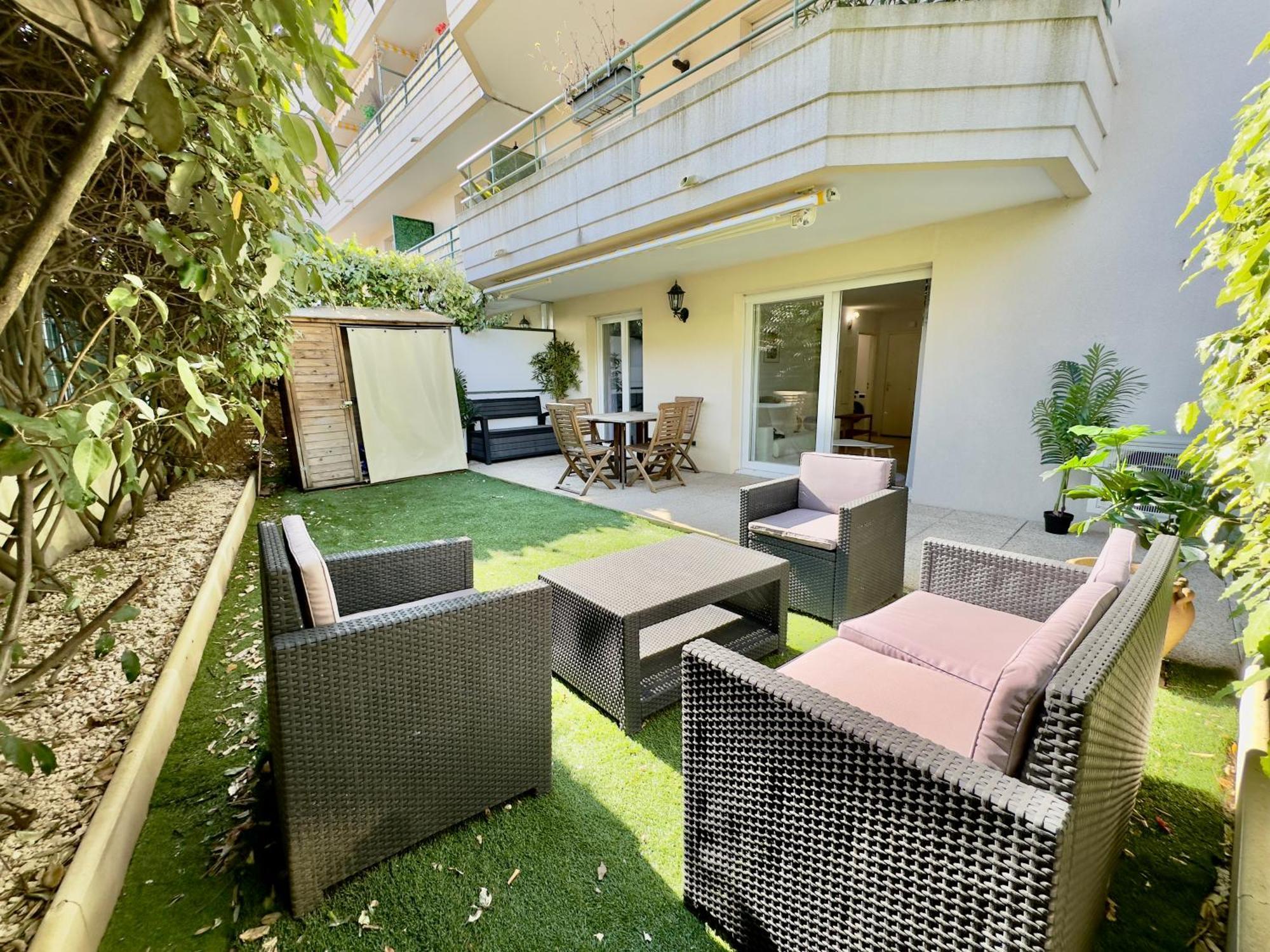 Regent Cote D'Azur Air-Conditioned, Pool, Garden & Parking Вільнев-Лубе Екстер'єр фото