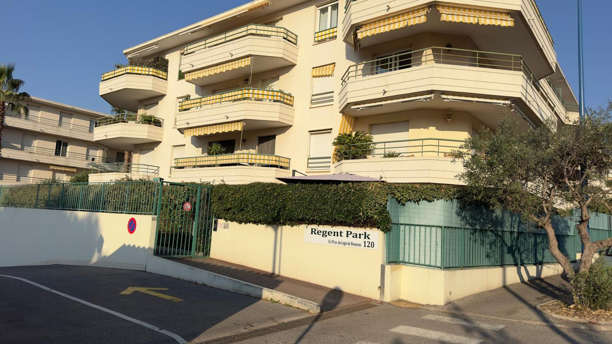 Regent Cote D'Azur Air-Conditioned, Pool, Garden & Parking Вільнев-Лубе Екстер'єр фото