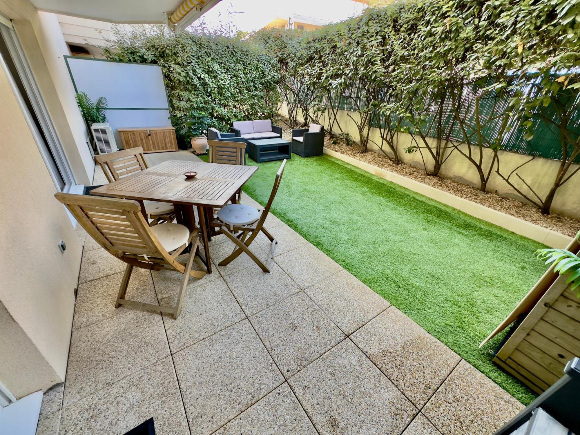 Regent Cote D'Azur Air-Conditioned, Pool, Garden & Parking Вільнев-Лубе Екстер'єр фото